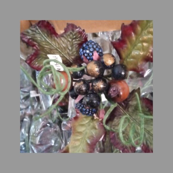 1 Lot of 6 Crafter  Berries Black and Blue Decoration for Crafters - Picture 3 of 6